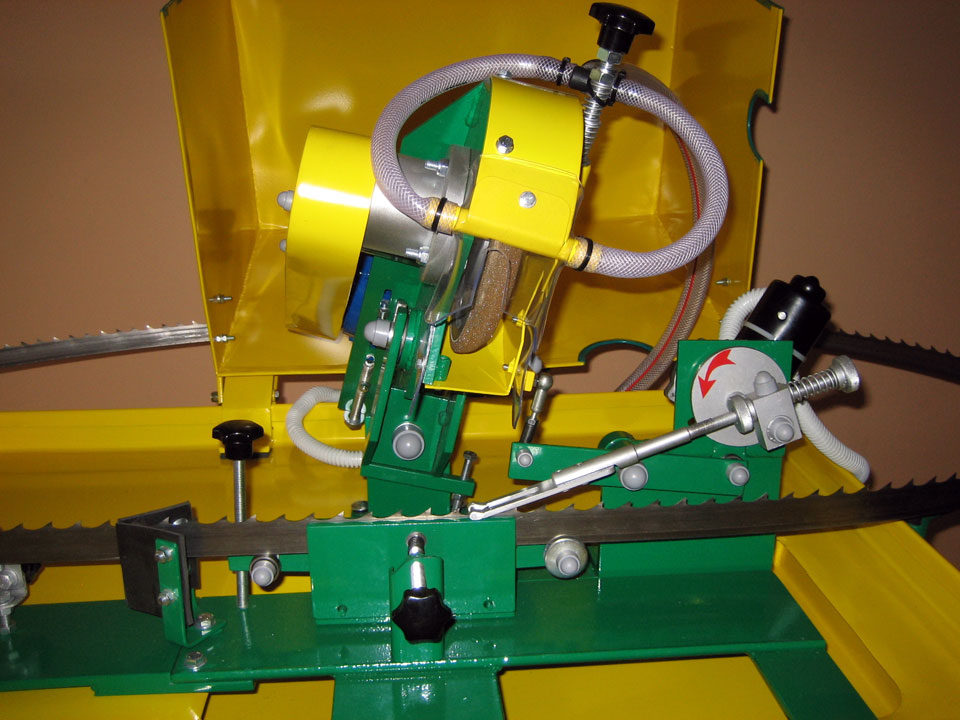 affilatrice diamantata regolabile per mola di seghe a nastro