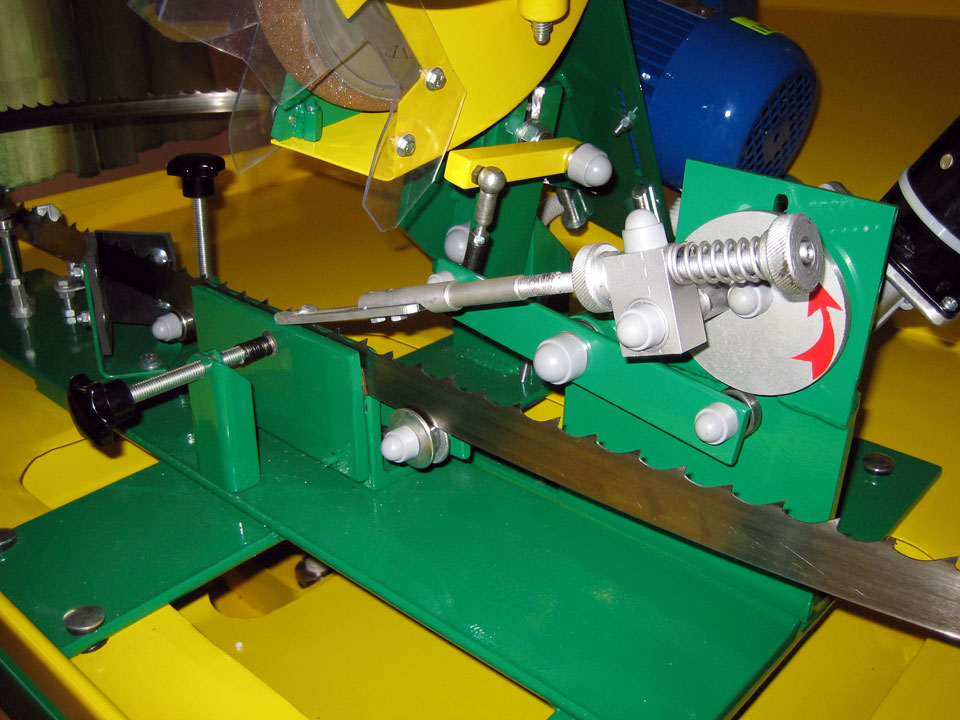 affilatrice diamantata regolabile per mola di seghe a nastro