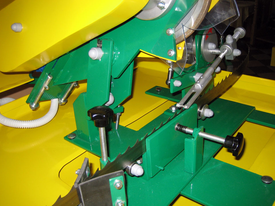 affilatrice diamantata regolabile per mola di seghe a nastro